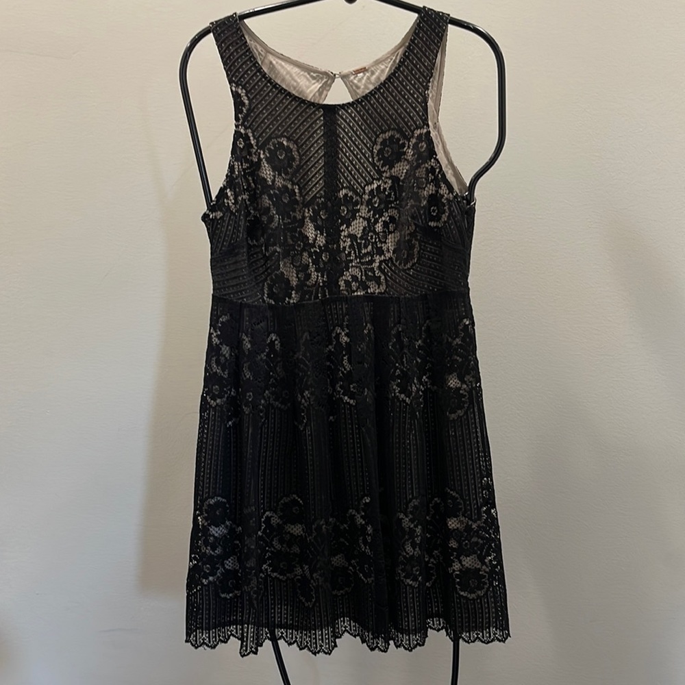 FREE PEOPLE black lace dress size 4